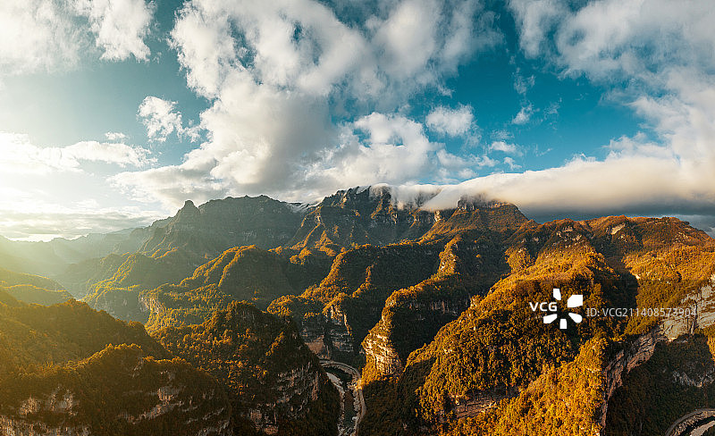 中国四川省巴中市南江县光雾山航拍图片素材