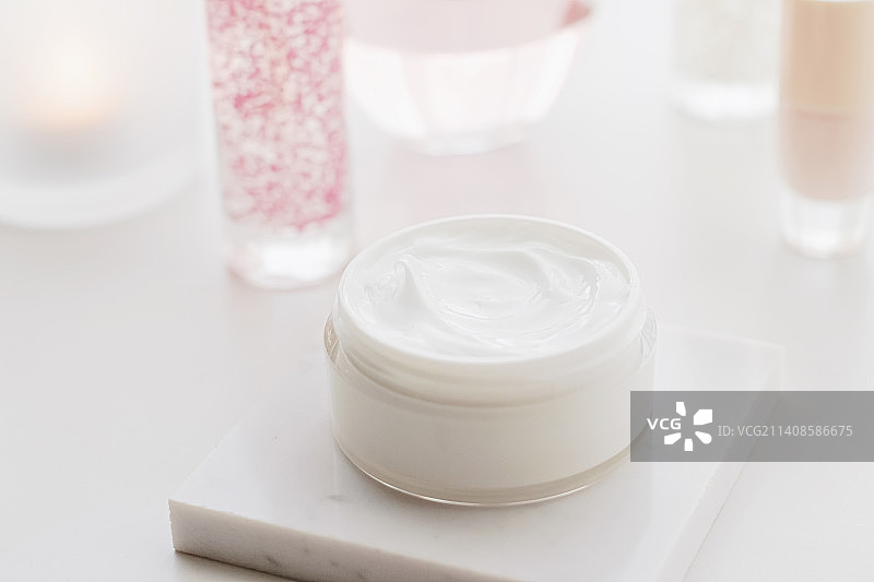 罐装保湿面霜，奢华护肤化妆品图片素材