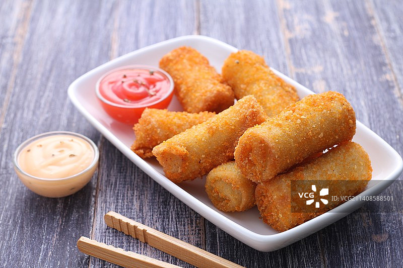 桌上的盘中食物特写，印度尼西亚勿加泗图片素材