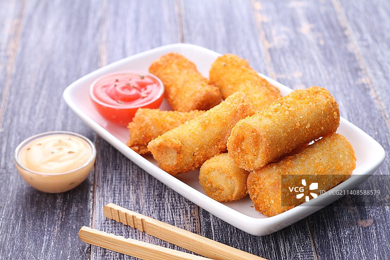 盘中炸物特写，勿加泗，印度尼西亚图片素材