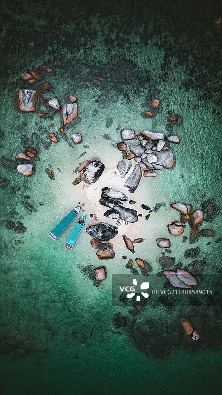 印度尼西亚岛屿空中跳伞图片素材