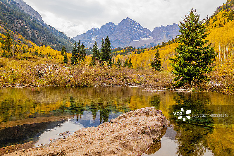 美国科罗拉多州栗色钟的湖光山色图片素材