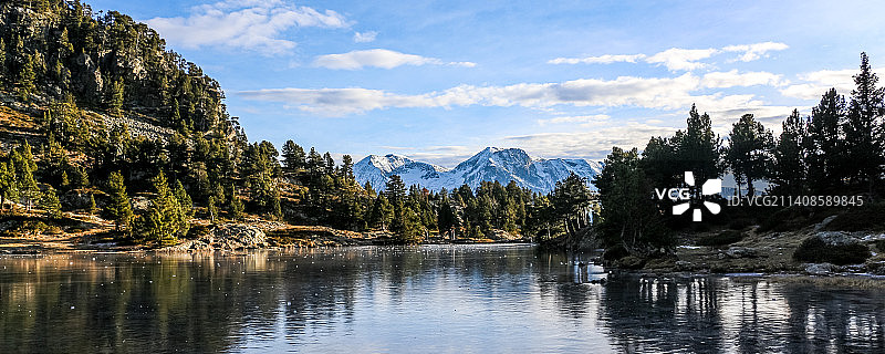 法国沙姆鲁斯阿沙尔湖风光图片素材