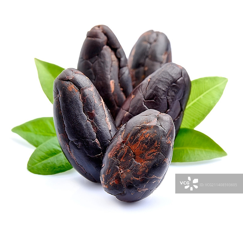 白色背景下带叶子的无花果特写图片素材