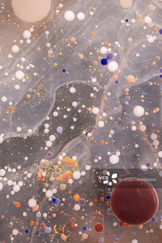 明亮色彩流动的亚克力颜料球抽象纹理图片素材
