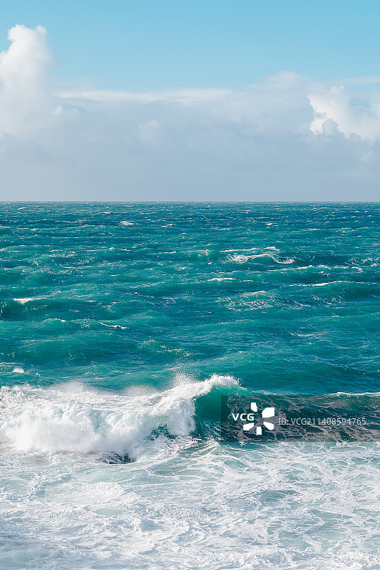海景与天空的对比图片素材