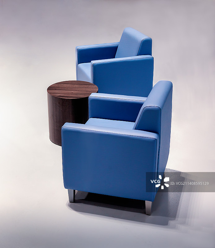 白色背景下的椅子高角度视图，加拿大马尼托巴省图片素材