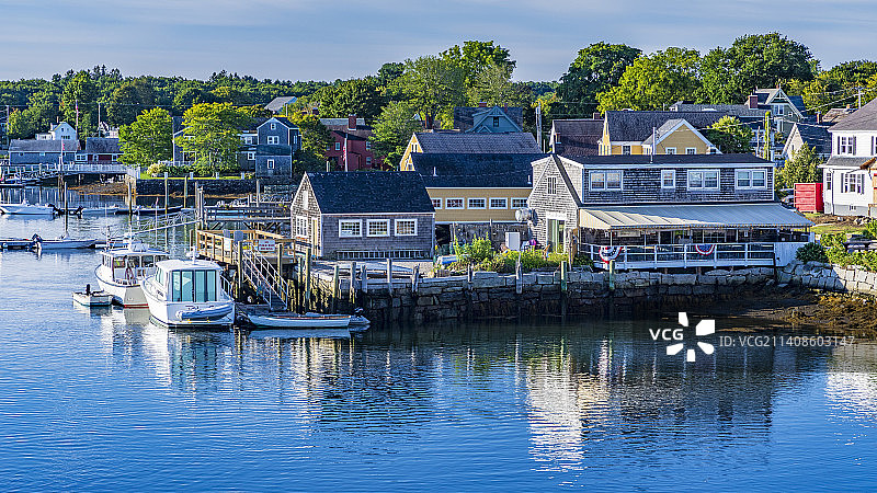 停泊在港口的船只景观图片素材