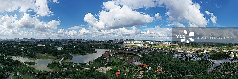 蓝天白云下的南宁园博园图片素材