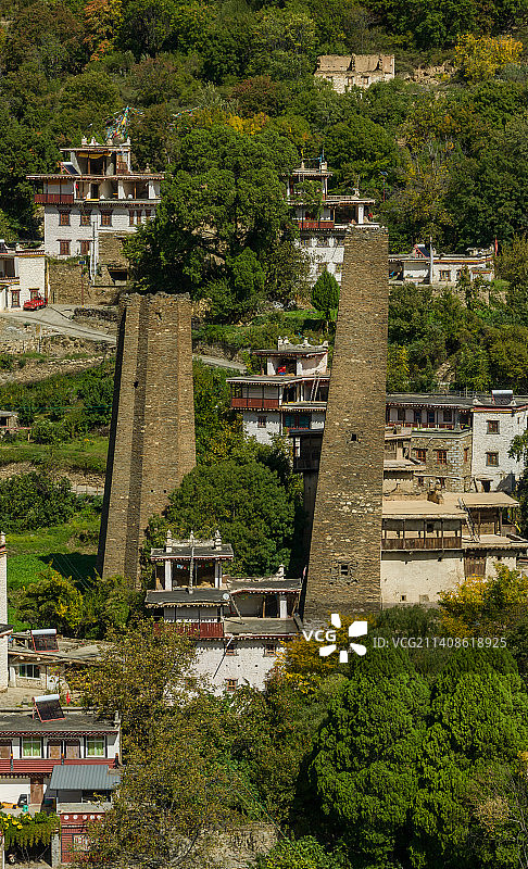 四川丹巴藏寨碉楼秋色图片素材