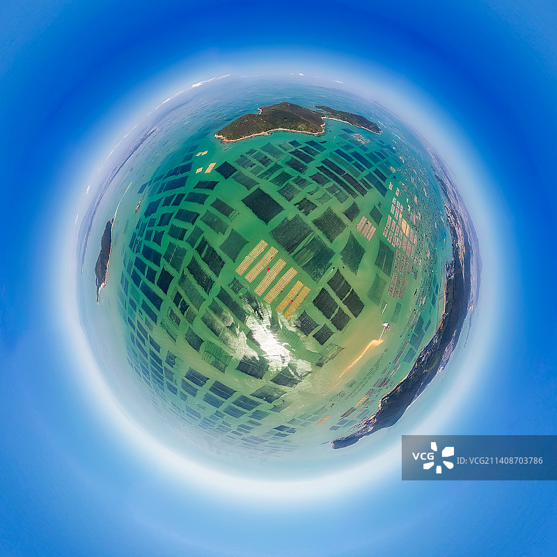福建省漳州市东山县东山岛鱼骨沙洲码头渔网捕鱼场景星球小行星360度高空航拍图片素材