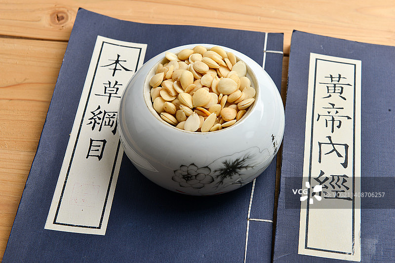 中医中药材燀苦杏仁图片素材