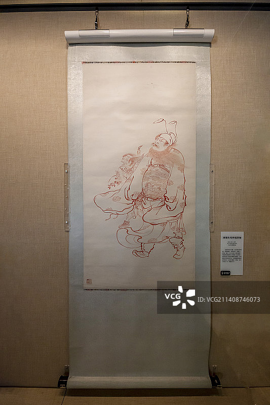 溥儒朱笔钟馗图轴（民国，北京艺术博物馆藏。此画用朱砂为墨，以白描法画钟馗，构图精到，线条精严）图片素材