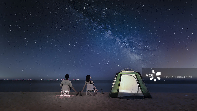 银河下的露营图片素材