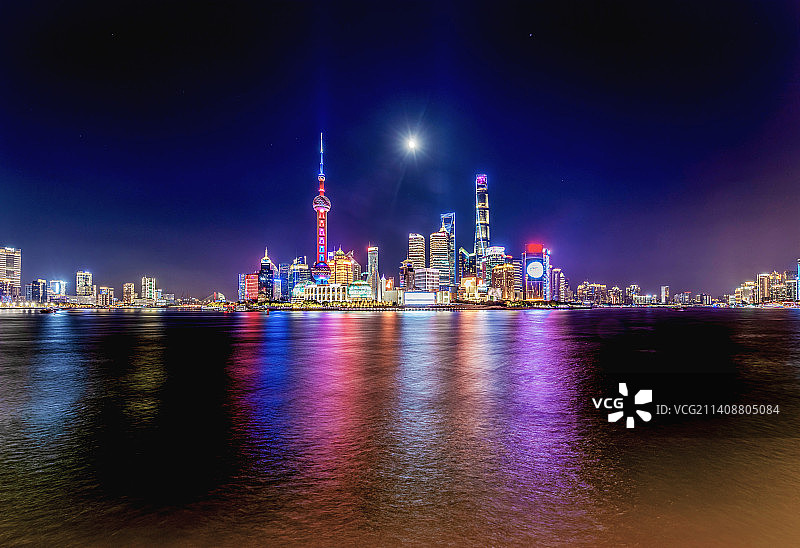 月色下的陆家嘴夜景图片素材