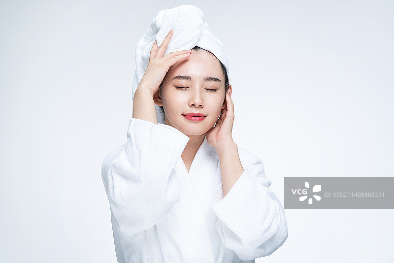 年轻漂亮的亚洲女孩图片素材