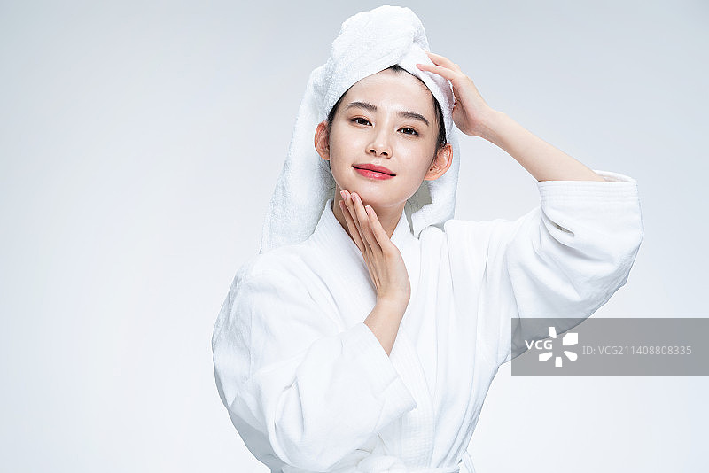 年轻漂亮的亚洲女孩图片素材