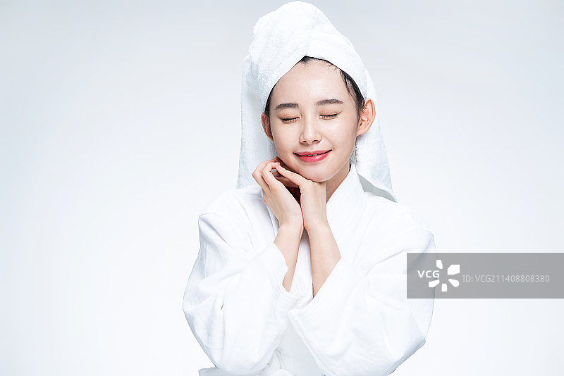 年轻漂亮的亚洲女孩图片素材