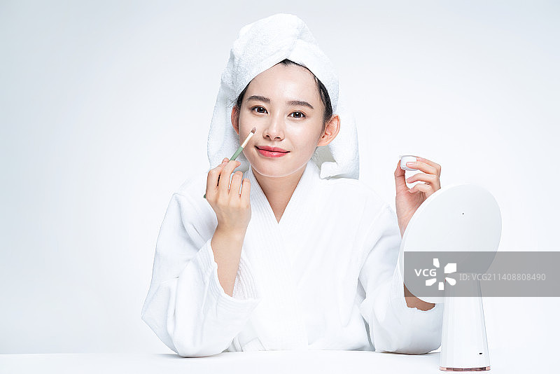 年轻漂亮的亚洲女孩图片素材