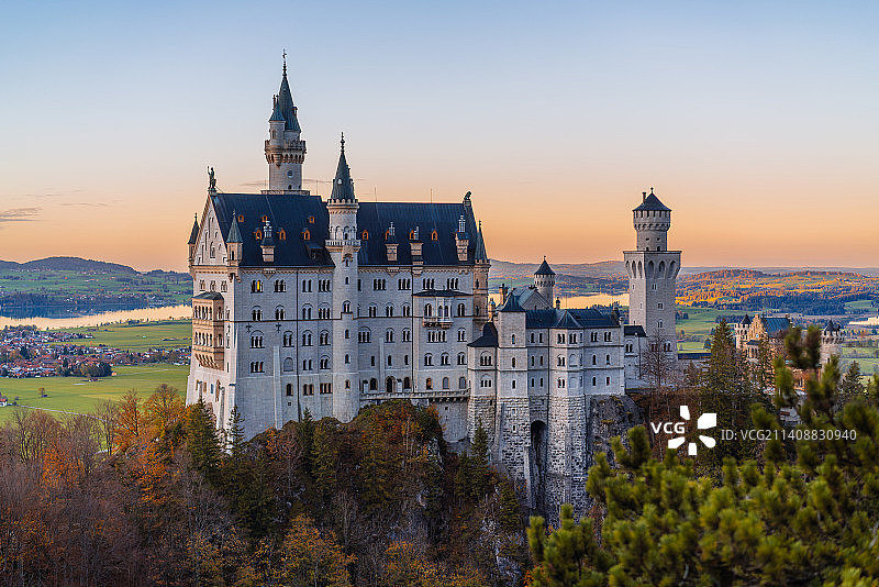 德国新天鹅堡历史建筑风光，联合国世界文化遗产图片素材