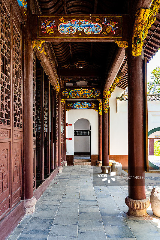 中国湖北省黄冈市黄州文赤壁东坡赤壁风景区，苏轼在此创作《念奴娇·赤壁怀古》图片素材