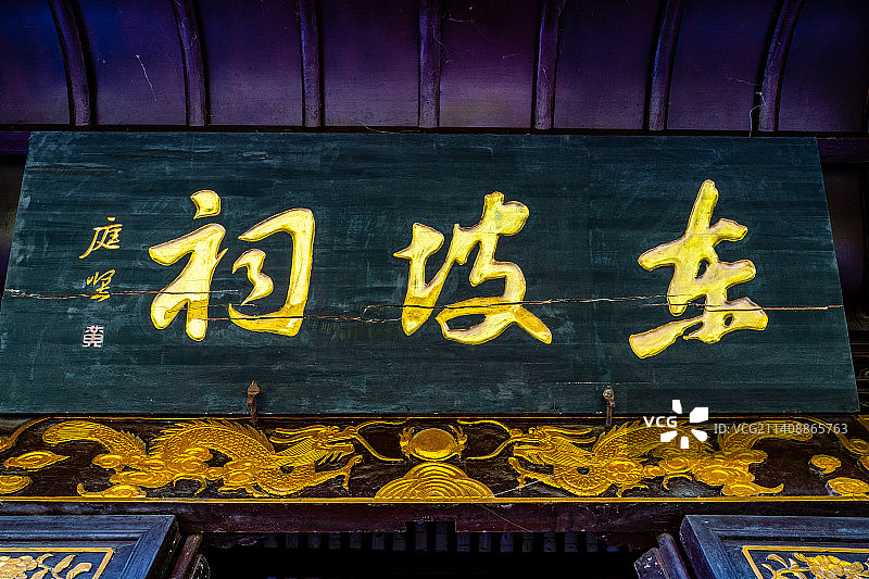 中国湖北省黄冈市黄州文赤壁东坡赤壁风景区，苏轼在此创作《念奴娇·赤壁怀古》图片素材