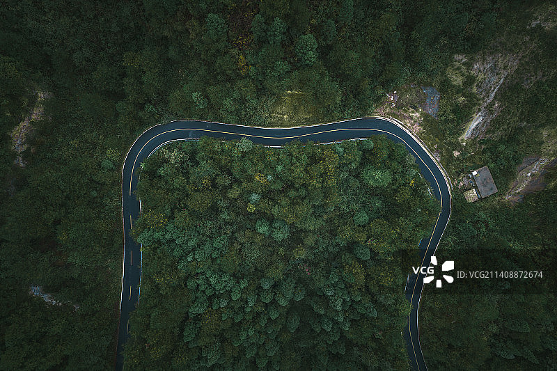 夜晚的山路图片素材