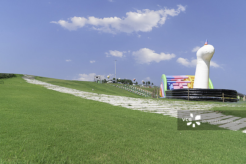 旅游景区里的儿童游乐场图片素材