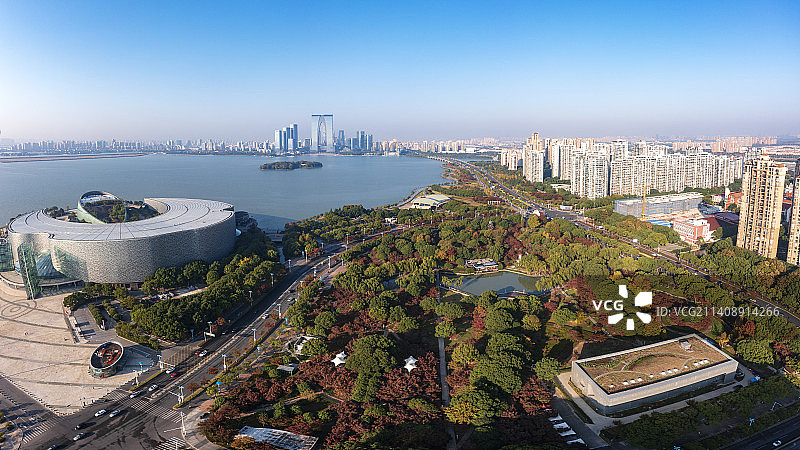 苏州金鸡湖东方之门红枫林秋色航拍图片素材