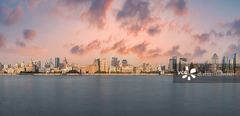 中国上海外滩万国建筑博览群秋日风光图片素材