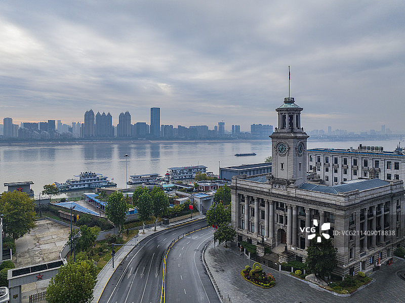 武汉江汉关长江两岸城市风光日出图片素材