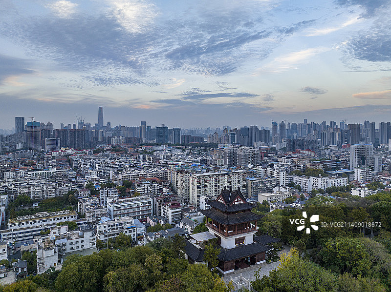 湖北武汉黄鹤楼公园两岸城市风光日落夜景图片素材