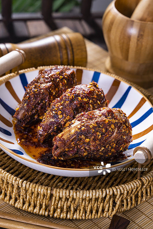 传统美食麻辣兔头图片素材