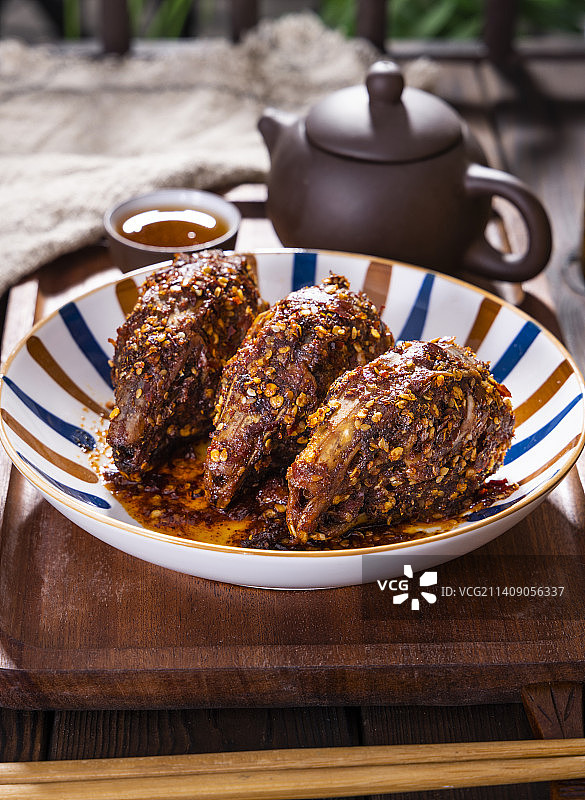 传统美食麻辣兔头图片素材