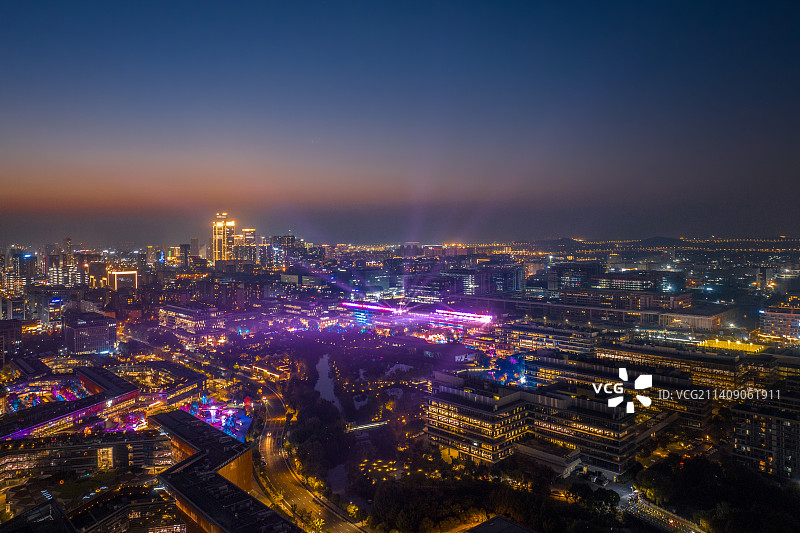 航拍杭州未来科技城阿里巴巴总部夜景图片素材