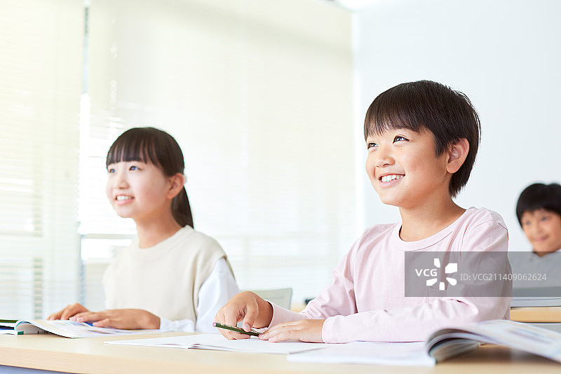 日本的孩子学习图片素材