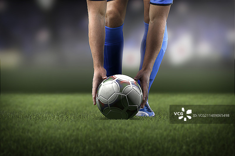 足球运动员定位球图片素材