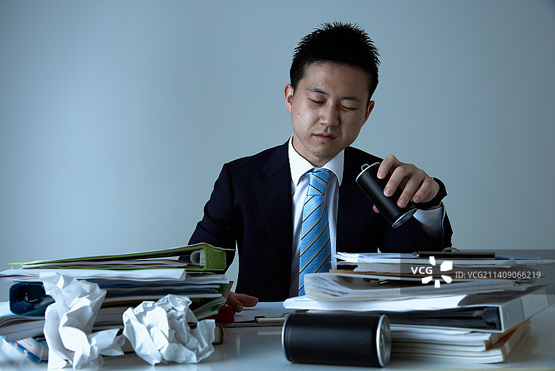 疲惫的日本商人图片素材