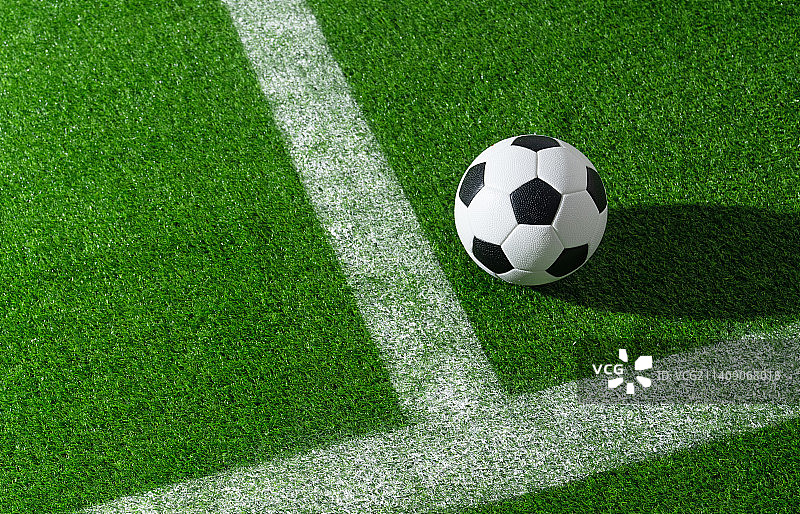 体育场上的足球图片素材