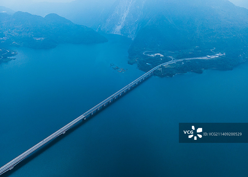 紫坪铺水库都汶高速大桥航拍图片素材