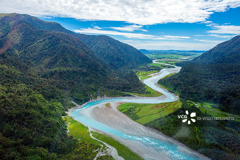 新西兰福克斯冰川直升机航拍翡翠色河流蜿蜒曲折风光图片素材