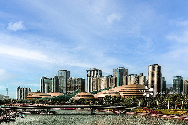 城市，郑州如意湖周边的城市天际线图片素材