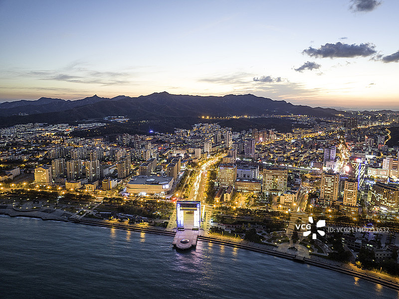 威海幸福门夜景图片素材