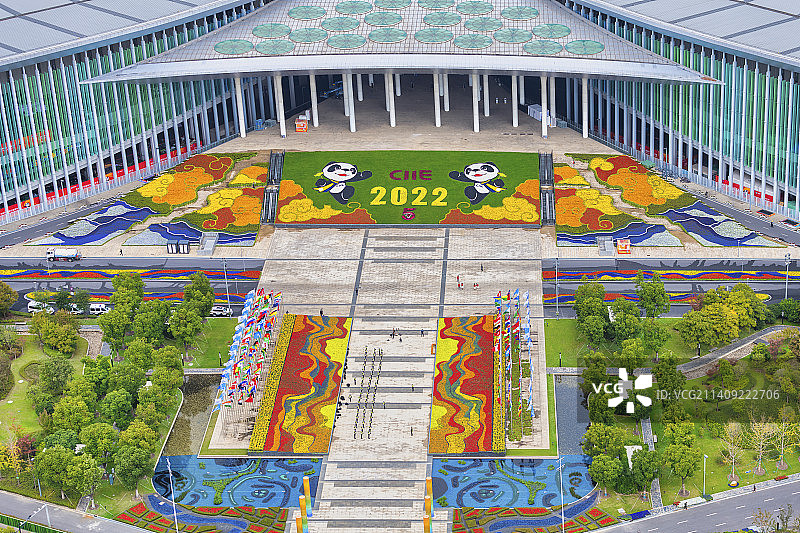 第五届进博会国展中心南广场图片素材