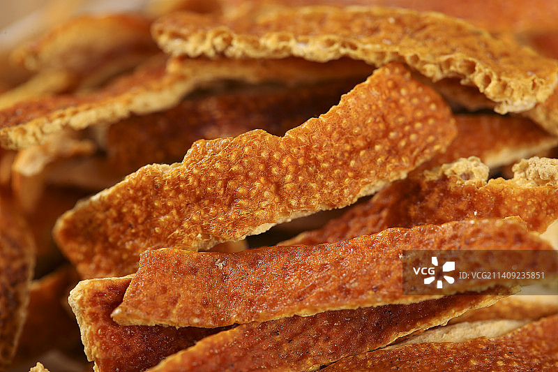 深底上放着陈皮图片素材