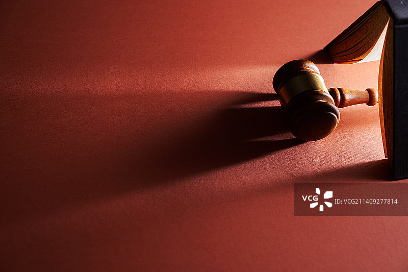 书籍与法槌的光芒（马来西亚）图片素材