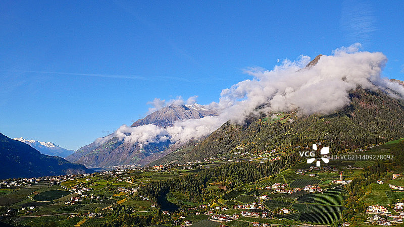 意大利文施高的群山与蓝天美景图片素材