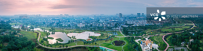 晨曦中的彭州官渠郊野公园图片素材