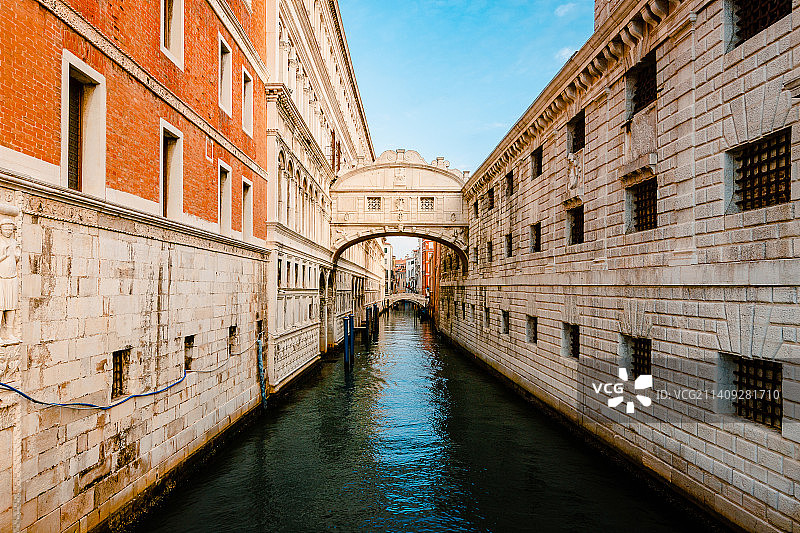 意大利威尼斯叹息桥，巴洛克风格，采用伊斯特里亚石建造图片素材