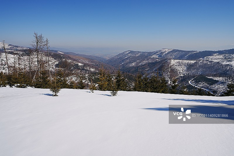 波兰比亚ły Krzyż的西里西亚贝斯基德山脉全景图片素材